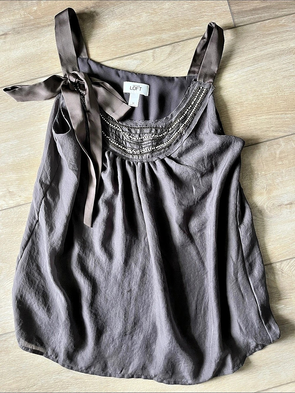 LOFT Embellished Tie-Neck Camisole in Gray Size Medium Like New